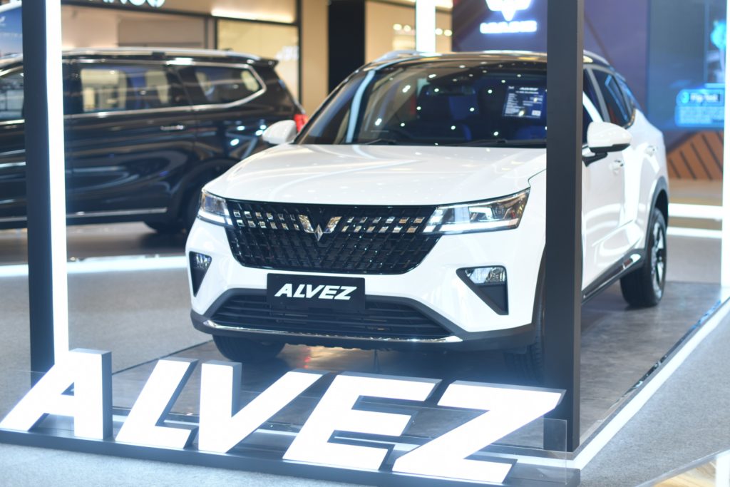 Wuling Alvez Style And Innovation In One Suv Greets The People In The