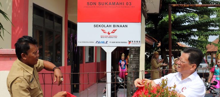 Image Wuling Beri Bantuan Fasilitas Pendidikan di Cikarang