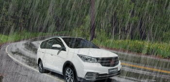 Image Waspada! Ini 10 Tips Aman Mengemudi Mobil Saat Hujan Deras