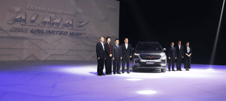 Image Begini Suasana Peluncuran Mobil Wuling Almaz di Jakarta