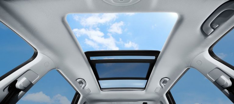 Image Mengenal Fitur Panoramic Sunroof pada Wuling Almaz