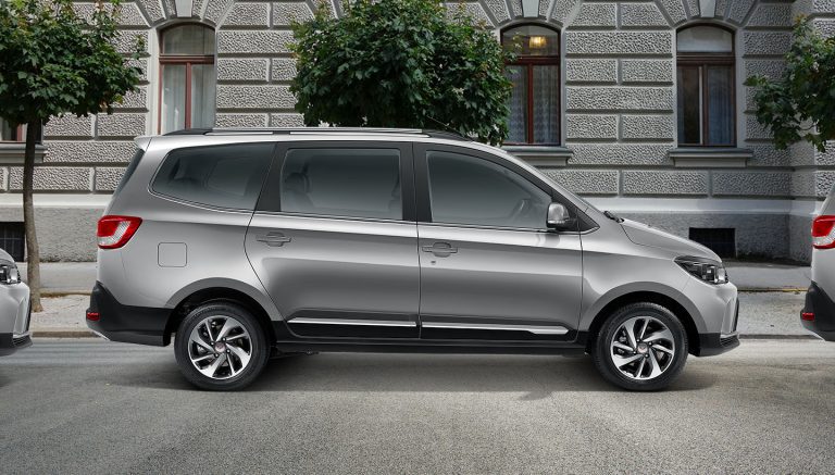 Image 6 Cara Parkir Paralel Mobil yang Harus Anda Pahami