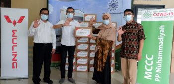 Image Wuling Berikan Bantuan Kepada Muhammadiyah Covid-19 Command Center