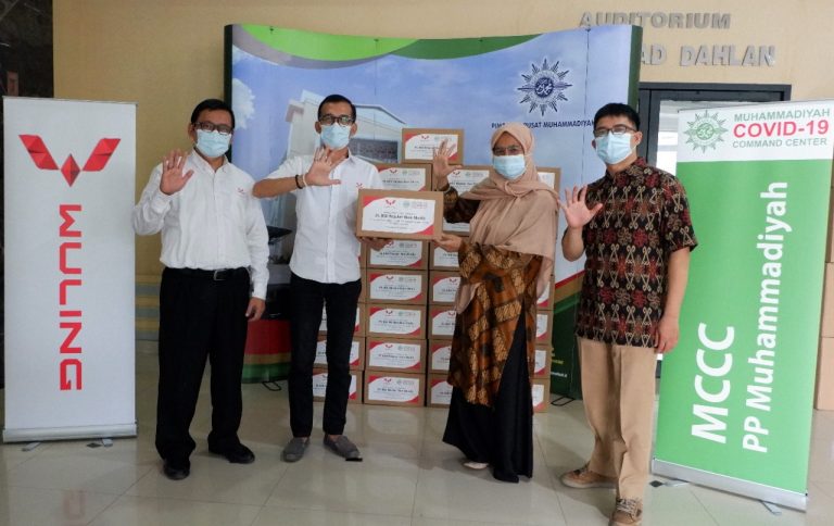 Image Wuling Berikan Bantuan Kepada Muhammadiyah Covid-19 Command Center