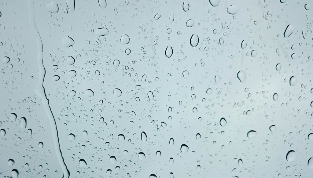 Water Repellent Function on Cars during the Rainy Season