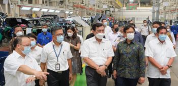 Image Coordinating Minister for Marves, Minister of Transportation, and Minister of Health Visit Wuling Factory