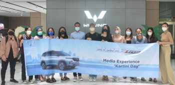 Image Celebrating Kartini Day, Wuling Invites Female Journalists to Try Almaz RS’ Innovations