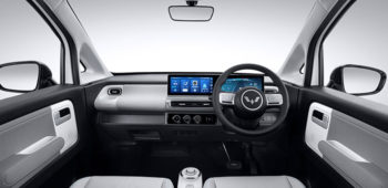 Image Interior dan Teknologi Wuling Air ev Ditampilkan Secara Virtual Ke Rekan Media