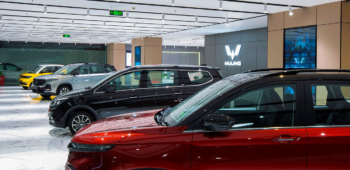 Image Keseruan Launching Flagship Dealer Wuling Center Resmi