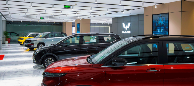Image Keseruan Launching Flagship Dealer Wuling Center Resmi