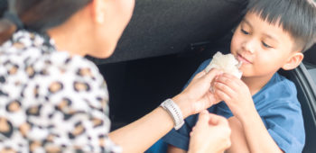 Image 8 Tips of Comfortable Eating in the Car with Family