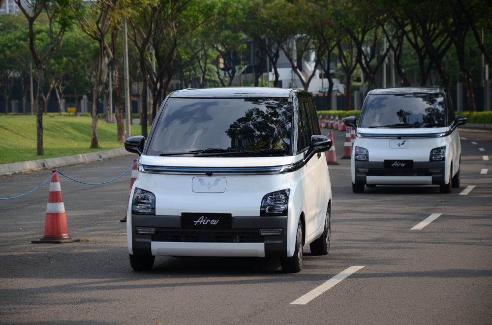 Dalam kegiatan kali ini rekan media nasional dapat merasakan kemudahan sebagai pengendara serta kenyamanan sebagai penumpang dalam Air ev 1000x662