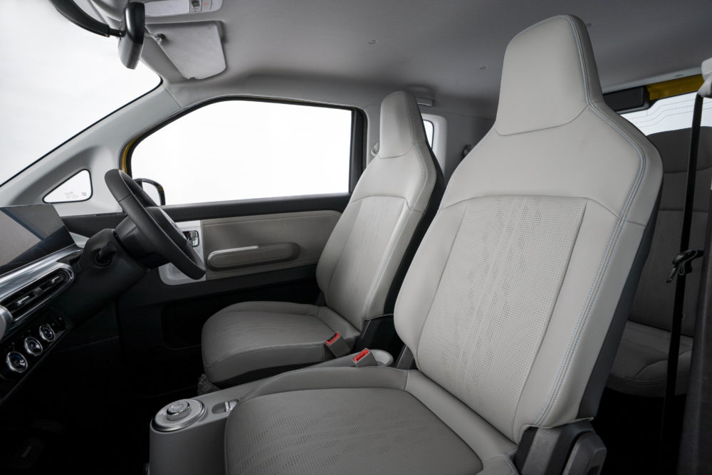 Interior Wuling Air ev long range mengaplikasikan synthetic leather seat serta leather covered steering wheel 1000x667