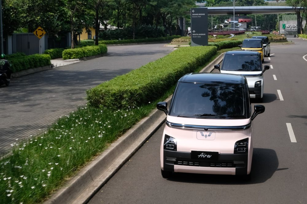 Wuling Air ev dibekali motor listrik dengan daya maksimal 30 kW dan torsi 110 Nm 1000x667