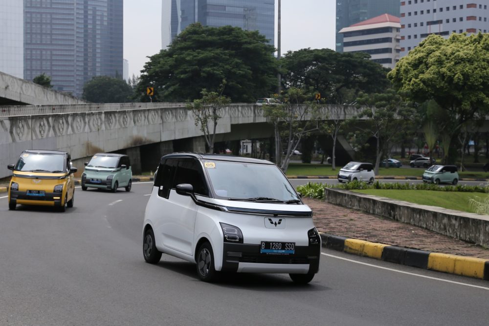 Air ev mengusung berbagai kemudahan dari sisi penggunaan sehari hari kepemilikan dan pengisian daya yang cocok untuk mobilitas perkotaan 1000x667