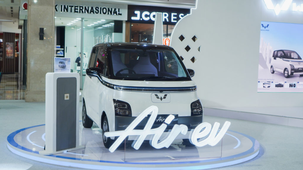 Mobil Listrik Pertama Wuling di Indonesia, Air ev, Resmi Diluncurkan di Yogyakarta Mobil Listrik Pertama Wuling di Indonesia, Air ev, Resmi Diluncurkan di Yogyakarta