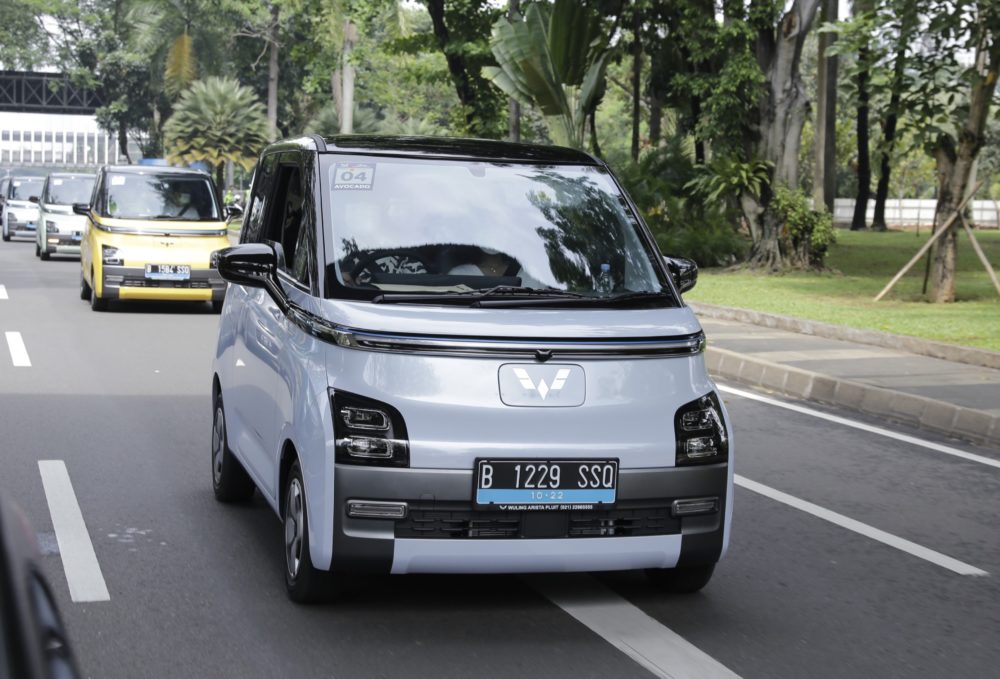 Selain ramah lingkungan Wuling Air ev juga turut dibekali dengan inovasi pintar dari Wuling seperti Internet of Vehicle IoV dan Wuling Indonesian Command WIND 1000x679