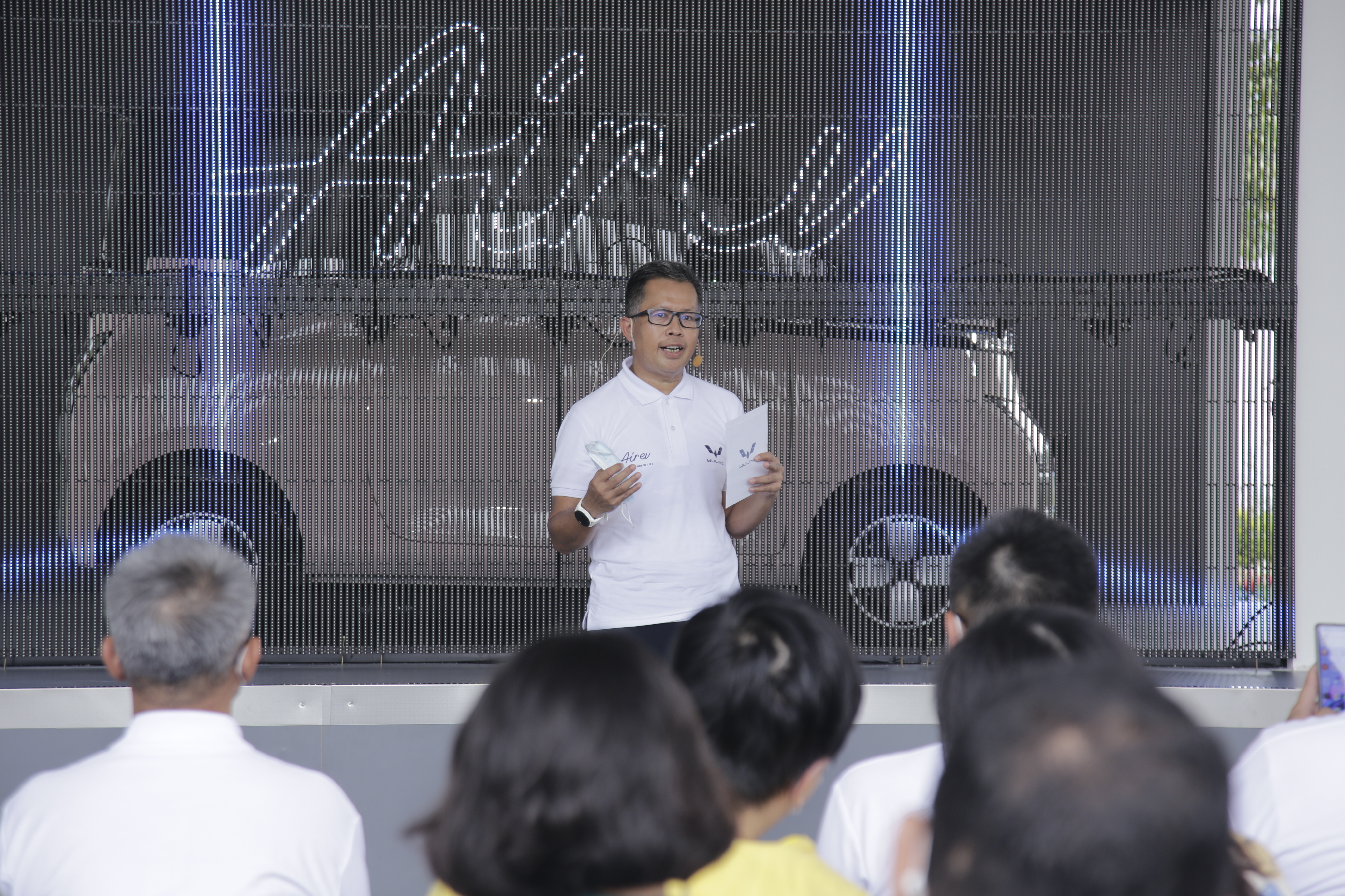 Image Wuling Holds a Handover Ceremony for the First 100 Air ev Consumers