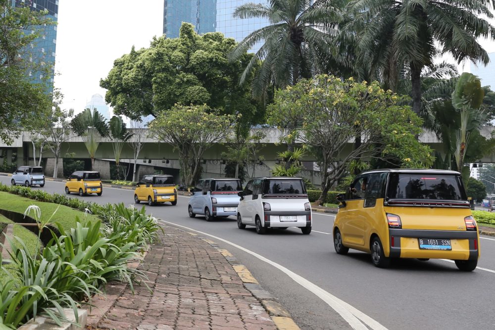 Wuling mewujudkan mobilitas ramah lingkungan untuk kehidupan yang lebih baik melalui kendaraan listriknya yakni Air ev Drive For A Green Life 1000x667