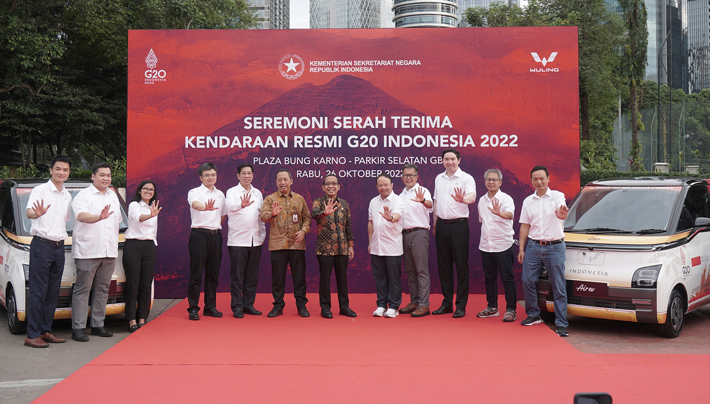 Image Wuling Serahkan Air ev Kepada Kementerian Sekretariat Negara Untuk Mendukung G20