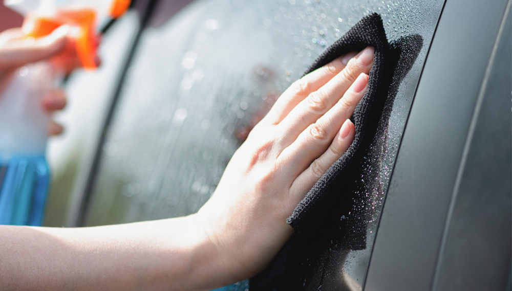 Segera Cuci Mobil Listrik Setelah Kena Air Hujan
