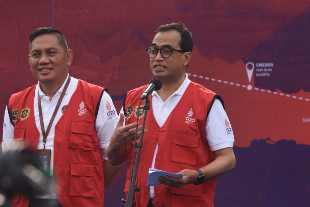 Budi Karya Sumadi Menteri Perhubungan Republik Indonesia menyampaikan dukungannya dalam percepatan elektrifikasi kendaraan listrik di Indonesia 1000x667