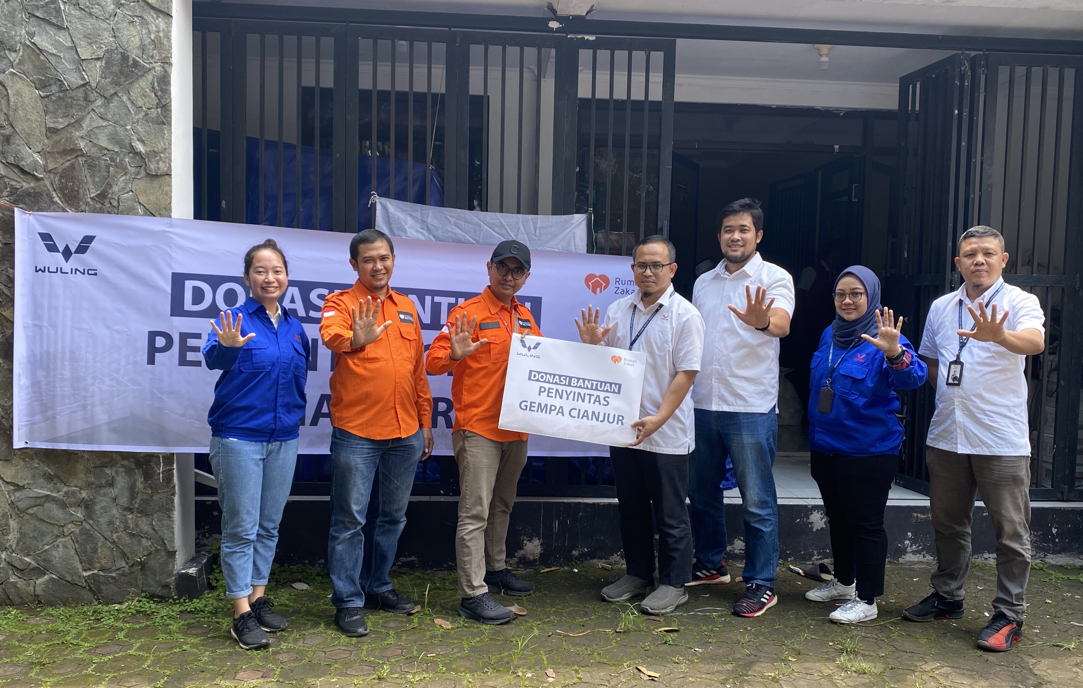 Image Wuling Motors Berikan Donasi Bantuan Kepada Para Penyintas Gempa Cianjur
