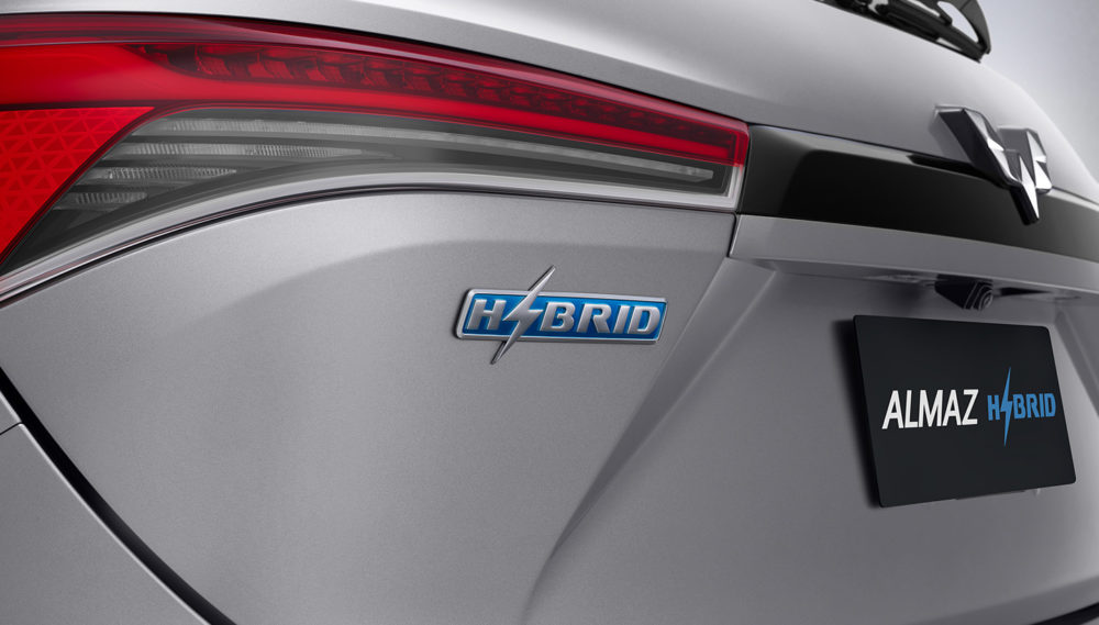 Identitas Almaz Hybrid dipertegas dengan Prominent Hybrid Emblem di bagian belakang 1000x569