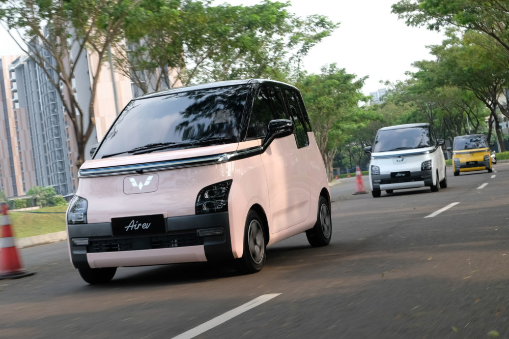 Penghargaan Best Innovation Award dari Carvaganza dianugerahkan kepada Air ev mobil listrik dengan inovasi canggih dari Wuling serta ramah lingkungan 1000x667