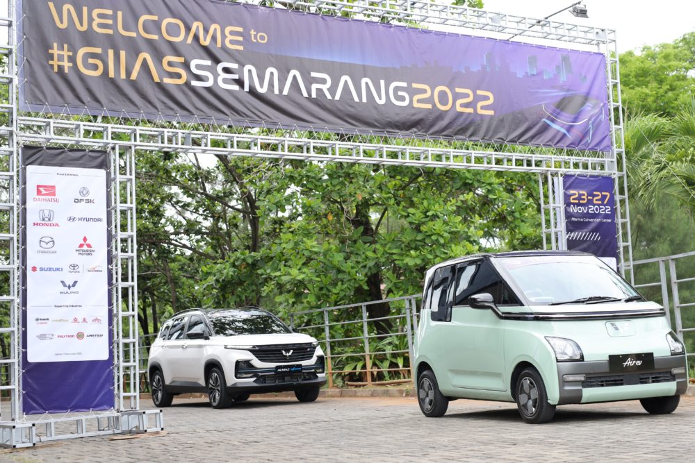 Pengunjung juga dapat merasakan sensasi berkendara bersama unit Air ev dan Almaz Hybrid pada area Test Drive GIIAS Semarang 2022 1000x667