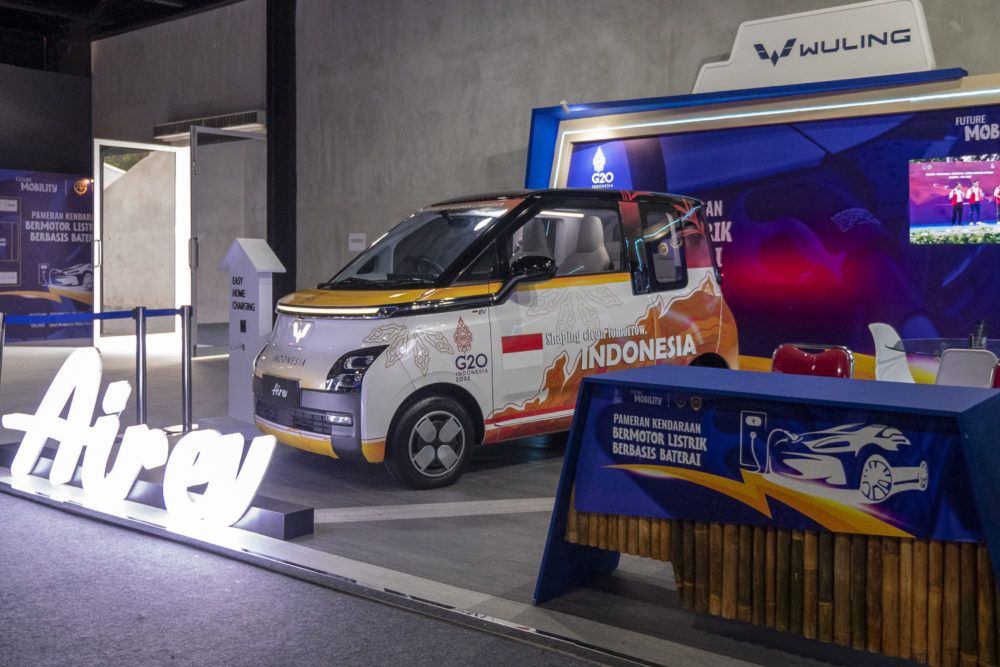 Setelah tiba di Bali Wuling Air ev mengambil bagian dalam Pameran Kendaraan Bermotor Listrik Berbasis Baterai PKBLBB di Bali Collection Nusa Dua 1000x667