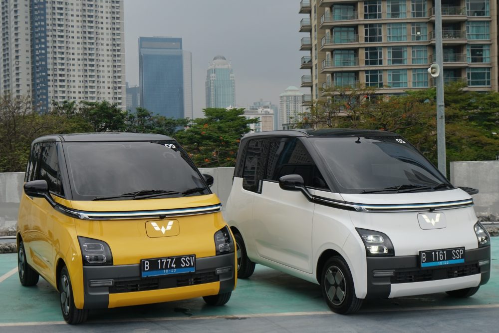 Air ev yang meraih Most Worthy Electric Car di Uzone Choice Award 2022 ini mengedepankan kemudahan berkendara yang memampukan penggunanya untuk bergerak bebas menembus tantangan perkotaan 1000x667