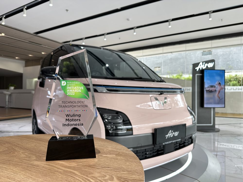 Wuling Air ev kembali menorehkan prestasi di industri otomotif Indonesia dengan raihan penghargaan Katadata Initiative Green Award 1000x750