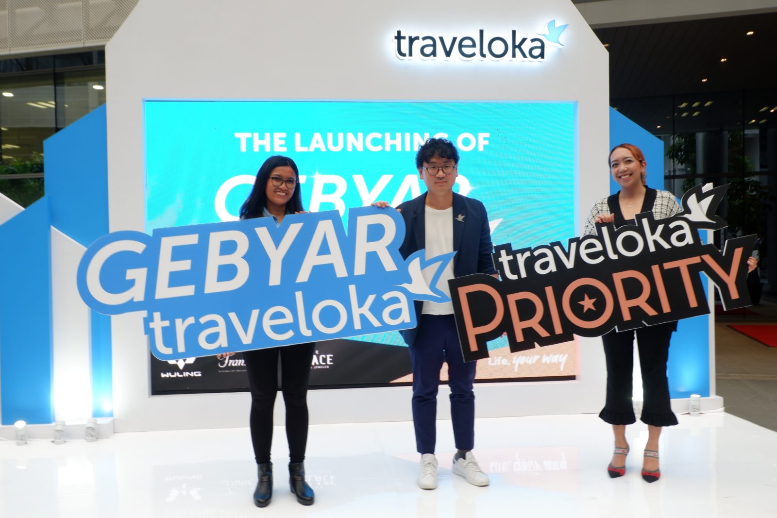 Image Participating in Gebyar Traveloka, Wuling Provides Air ev as Grand Prize