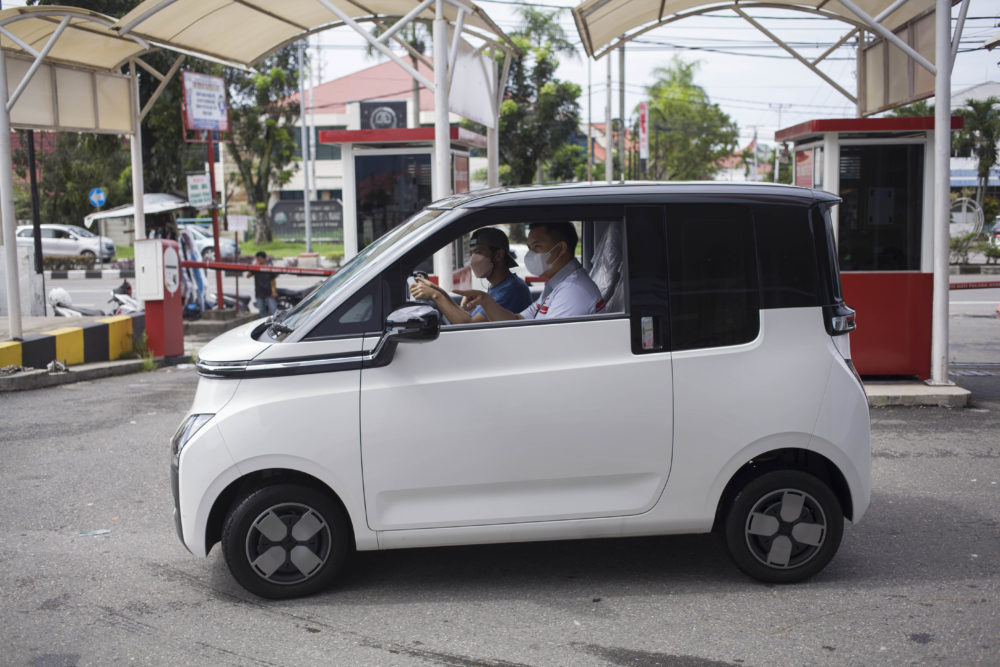 Wuling pun menyediakan unit test drive kendaraan listrik Wuling Air ev bagi konsumen yang ingin mencoba kendaraan listrik pertama Wuling di Indonesia ini 1000x667