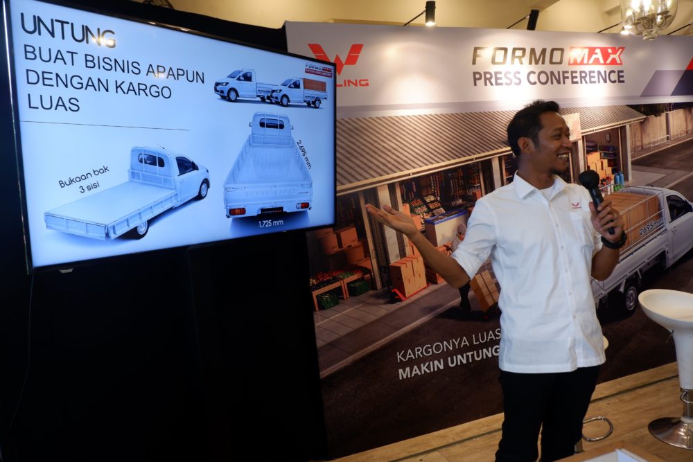 Wuling Formo Max mengaplikasikan area cargo yang luas dengan bukaan 3 pintu 1000x667