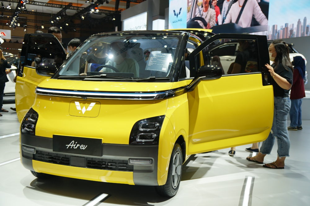 Berkat ukuran bodi yang compact Air ev yang mendapatkan penghargaan Best Electric City Car ini memampukan penggunanya untuk bergerak bebas menembus tantangan perkotaan 1000x665