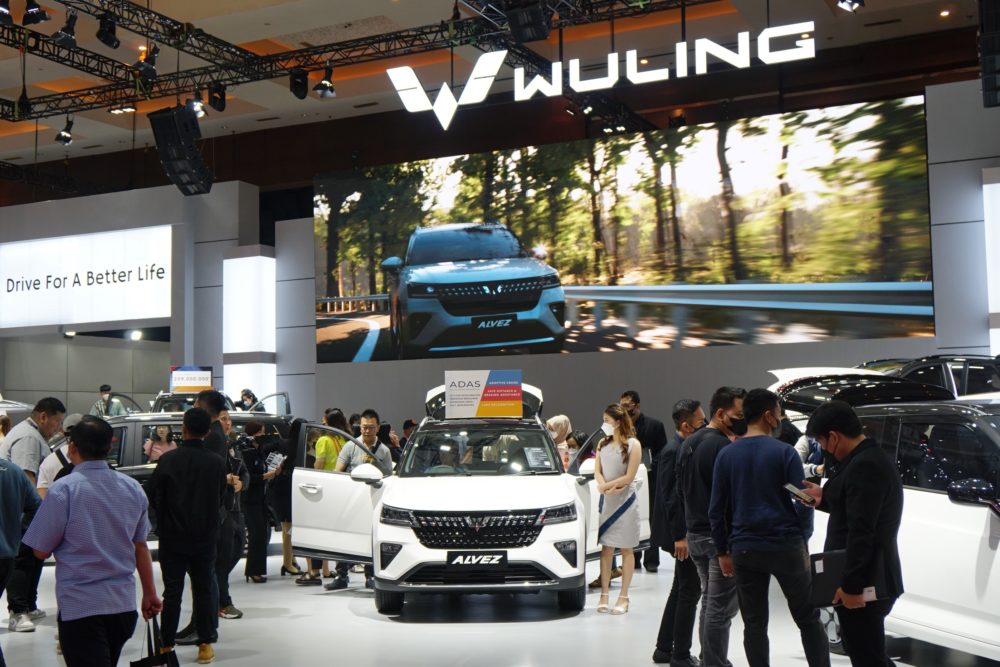 Wuling Alvez mendapatkan sambutan hangat dari pengunjung IIMS 2023 1000x667