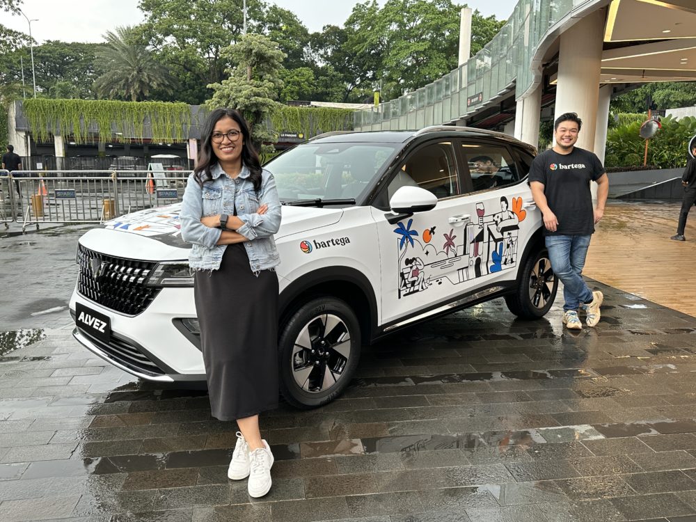 Lukisan yang terinspirasi dari mobil Wuling Alvez ini adalah sebuah karya seni yang menggambarkan kehidupan modern dan dinamis di masa kini 1000x750