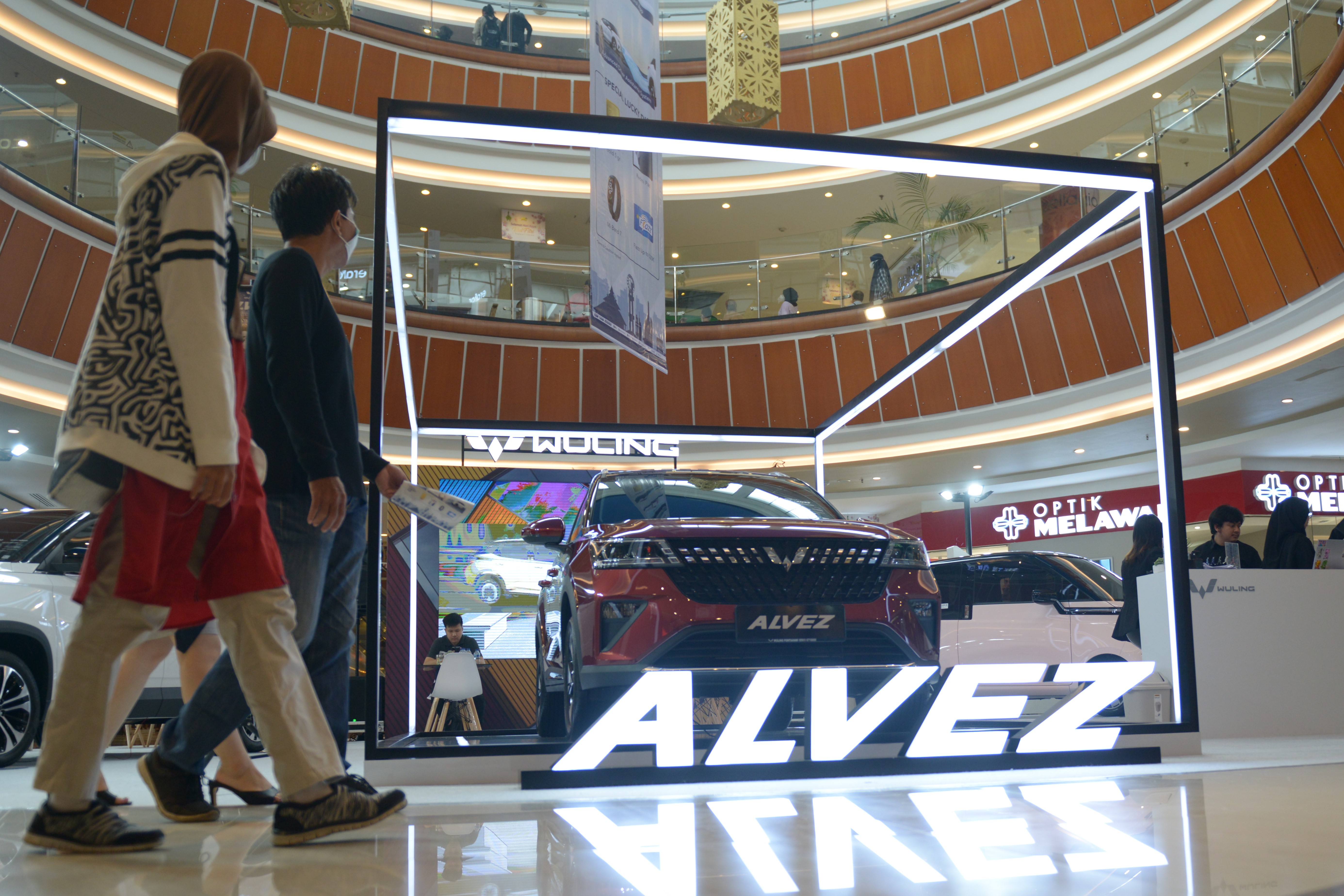 Image Wuling Alvez ‘Style and Innovation in One SUV’ Resmi Dipasarkan di Pontianak