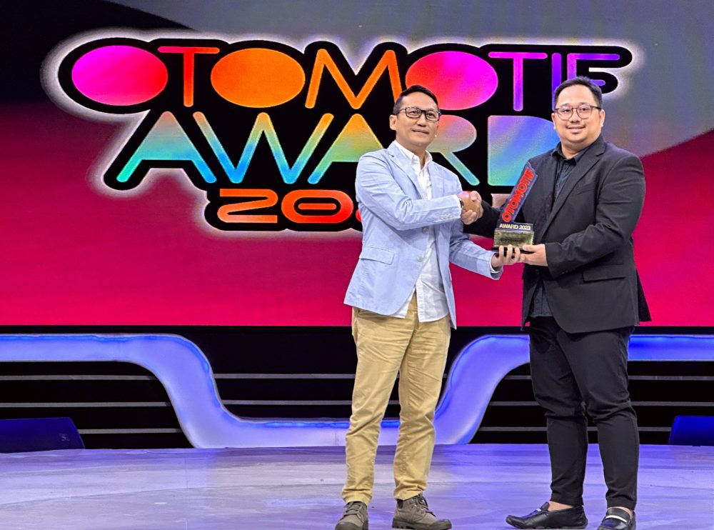 Tabloid Otomotif memberikan penghargaan Rookie Of The Year kepada Air ev sebagai mobil pendatang baru yang terbaik tahun ini 1000x742