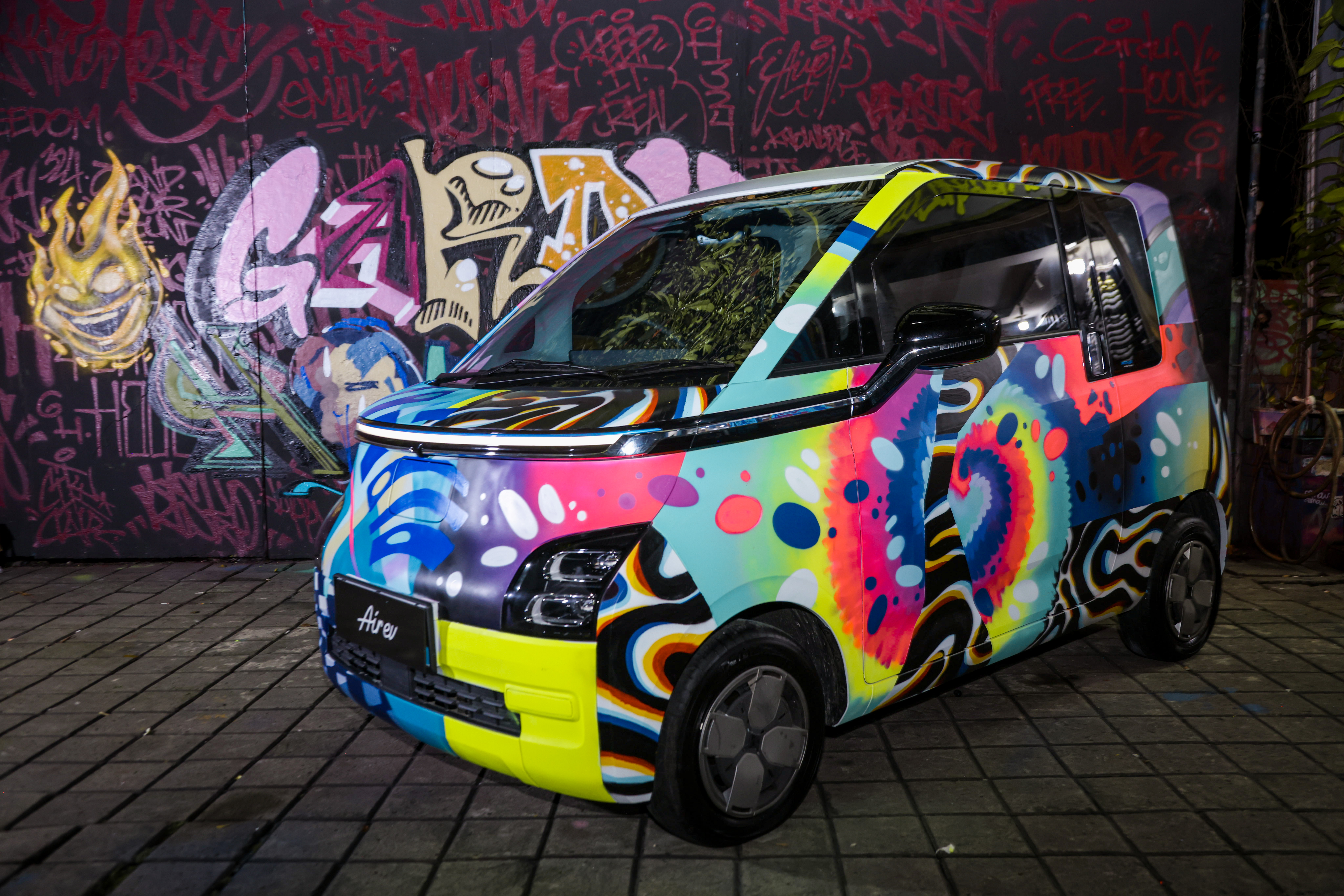 Image Wuling Collaborates with Gardu House to Create A Mural Art on Air ev