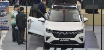 Image Alvez, the Latest Compact SUV from Wuling Greets the People of Palembang City