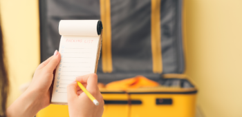 Image 10 Things You Must Bring When You Traveling