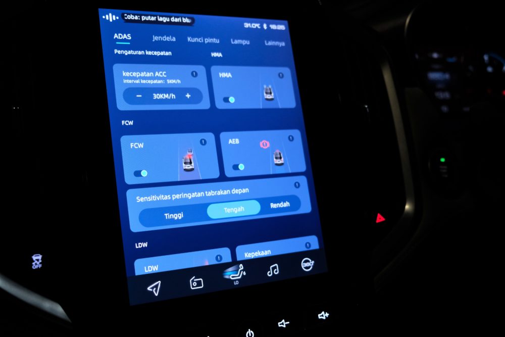 Wuling memiliki fitur ADAS yang membantu pengemudi saat berkendara dalam berbagai kondisi dan tentunya meningkatkan keamanan serta kenyamanan di sepanjang perjalanan 1000x667