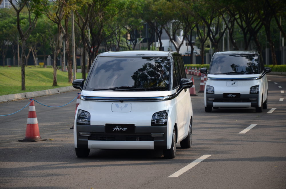 Wuling untuk terus memperkenalkan serta memberikan edukasi terkait Air ev di multi kanal dalam rangka mendukung percepatan elektrifikasi kendaraan di Indonesia 1000x662