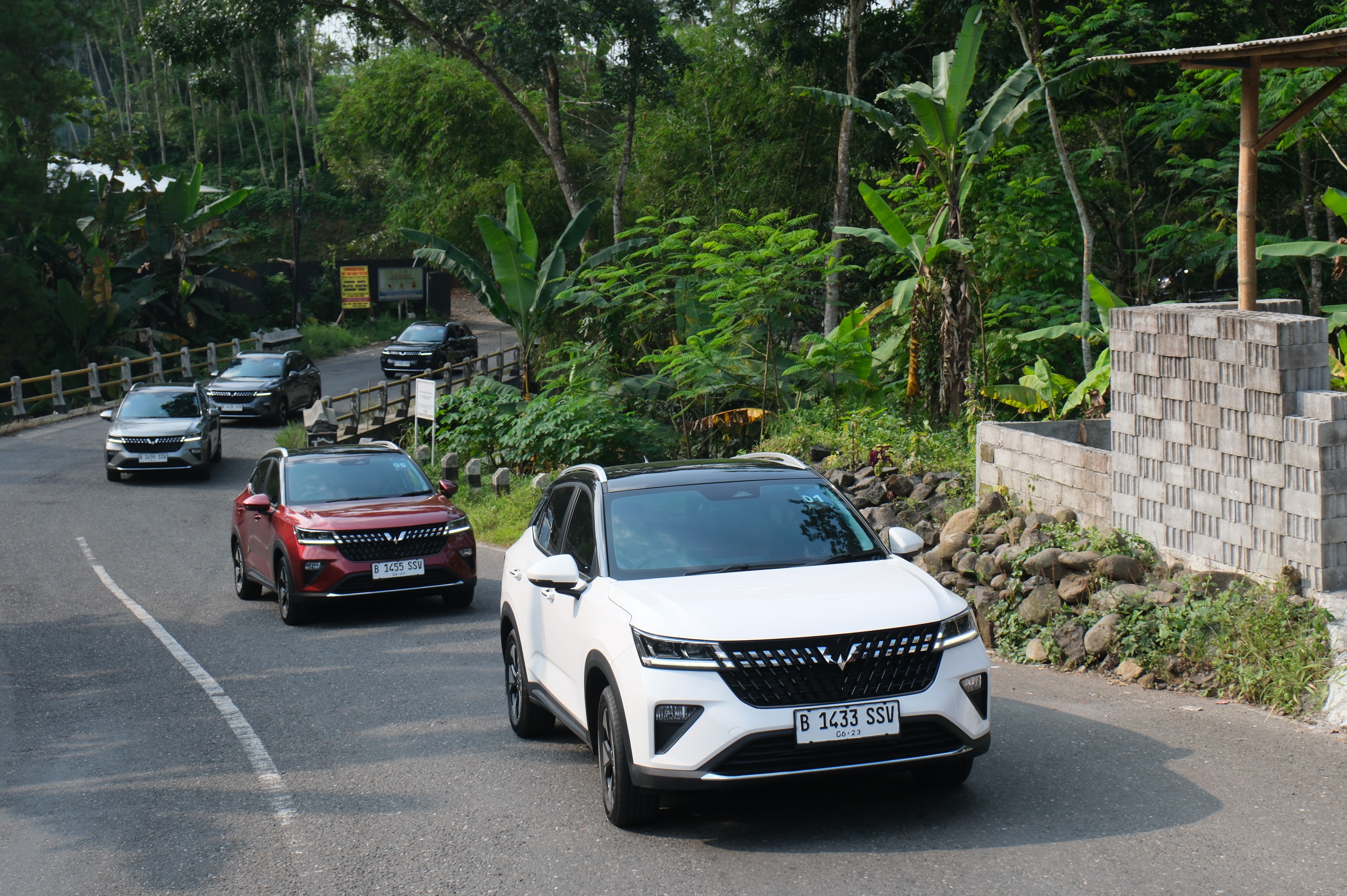 Image Media Exploring the Plateau Route of Central Java on the All At Once Driving Experience with Alvez