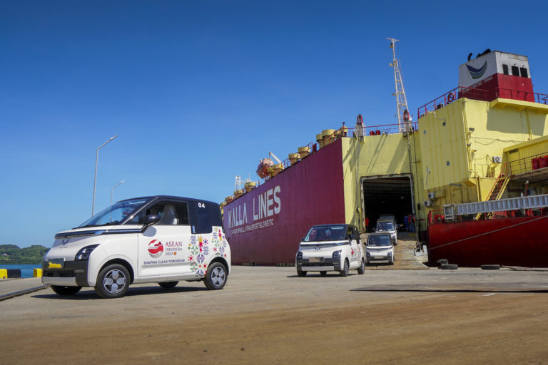 Image 50 Unit Wuling Air ev Tiba di Labuan Bajo Untuk Mendukung Mobilitas Delegasi KTT ASEAN