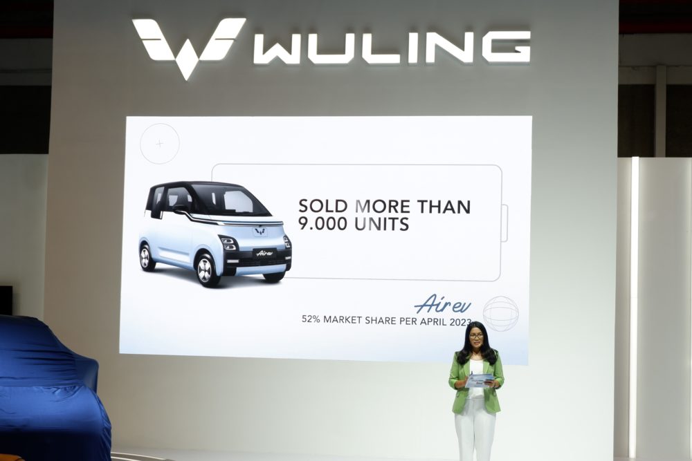Wuling Air ev yang mampu mendominasi pasar mobil listrik di Indonesia hingga saat ini 1000x667