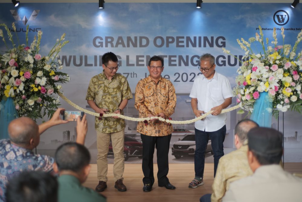Hari ini Wuling Motors bersama PT Wahana Arthadinamika Selaras melaksanakan peresmian dealer baru Wuling Lenteng Agung di Jakarta Selatan 1000x667